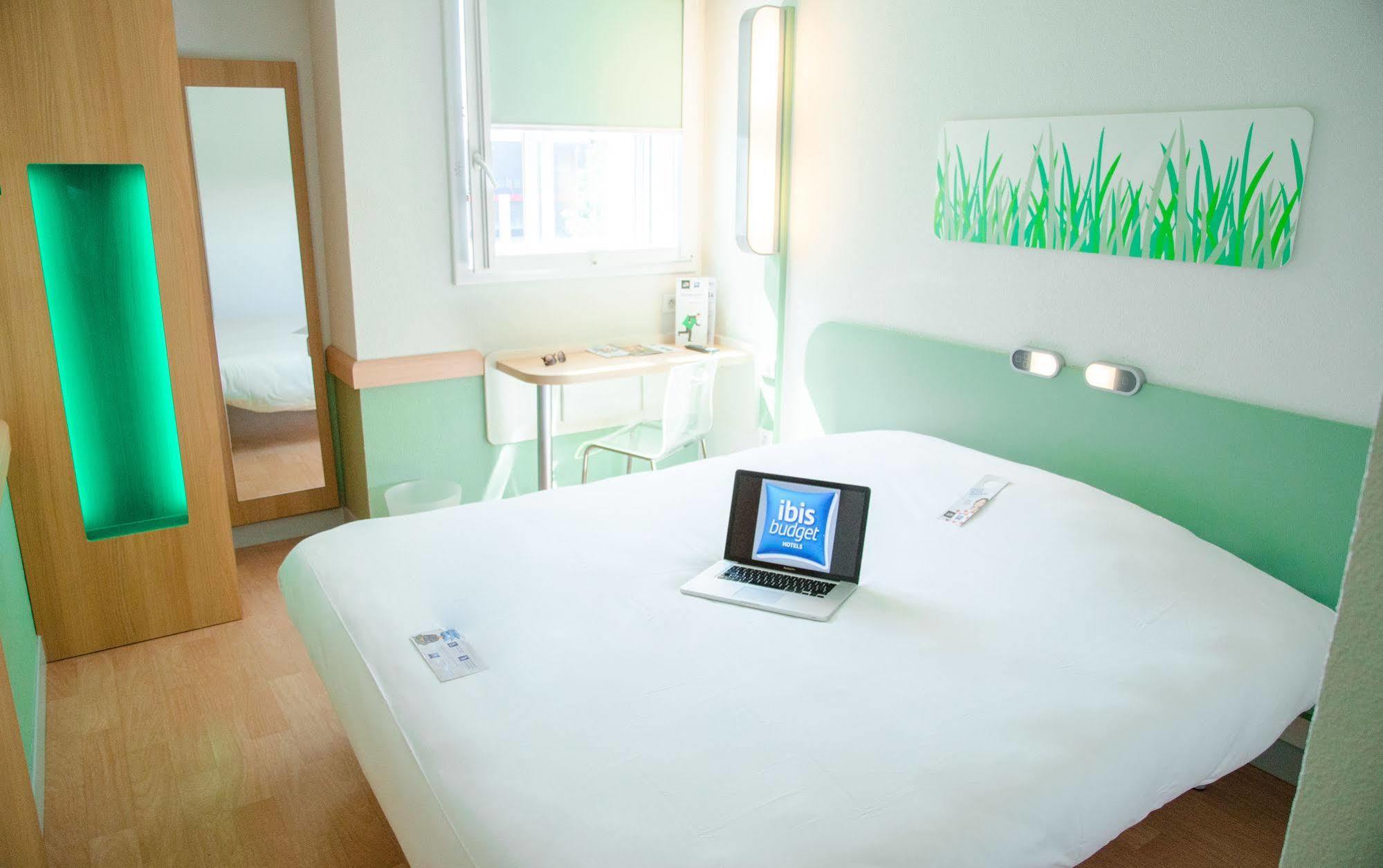 Ibis Budget Aeroport Le Bourget Garonor ル・ブラン・メニル エクステリア 写真