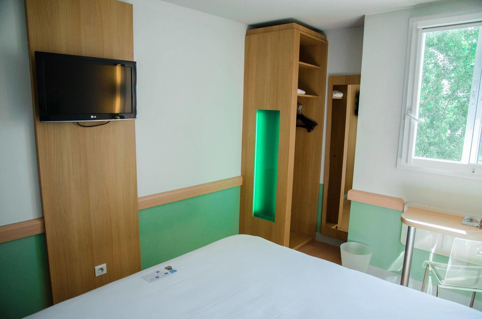 Ibis Budget Aeroport Le Bourget Garonor ル・ブラン・メニル エクステリア 写真